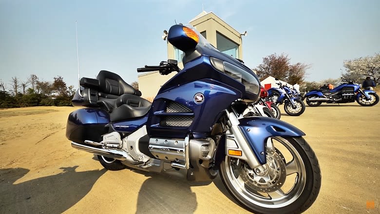 Big but easy to ride!Gold Wing where you can enjoy a silky engine [Motorcycle purchase survey team]