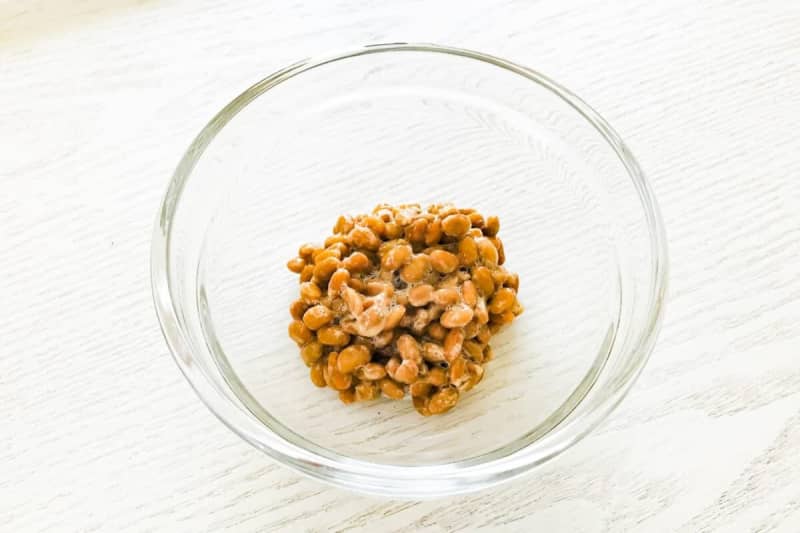 『ソレダメ』納豆は、醤油の代わりに「あるもの」かけると鬼うま　暑い日はコレだわ…　暑い日にはこ…