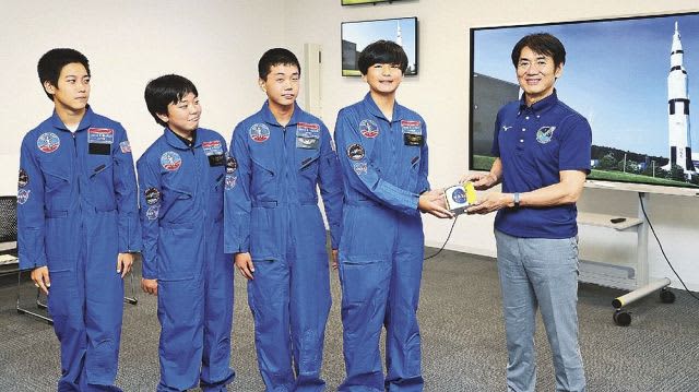 Experience the gravity of the moon!Junior High School Students Participate in Space Camp in U.S., Kushimoto Town, Wakayama