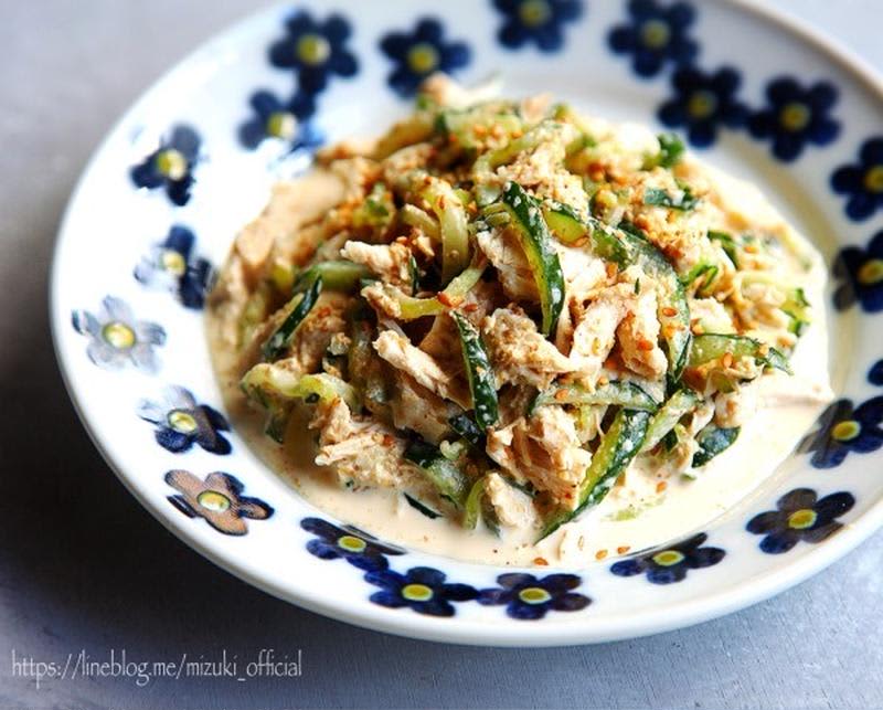 It can also be a side dish ♪ Recommended recipe for "chicken fillet x cucumber salad"
