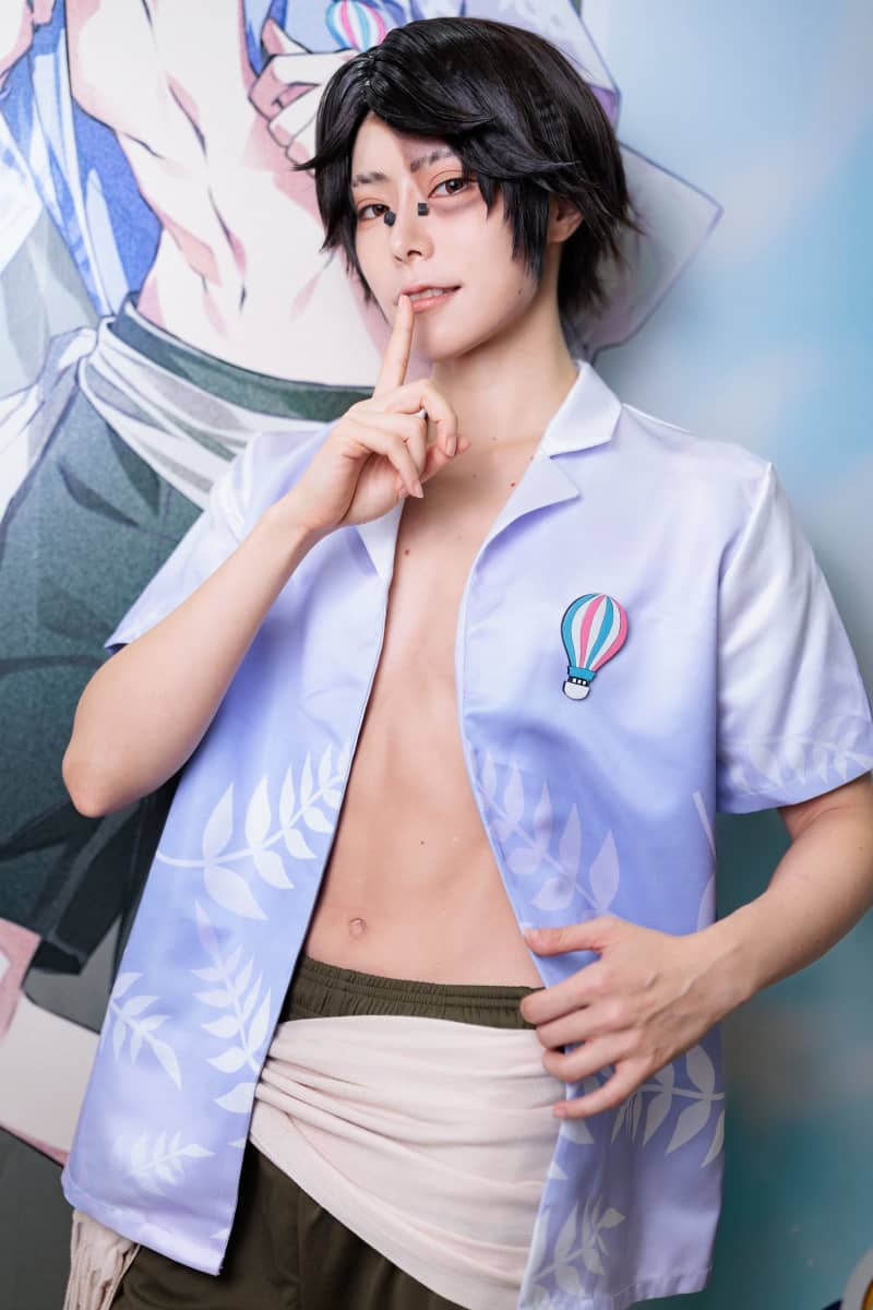 Abdominal muscles!Fitness model Momo Momoto attracts attention at Comiket venue with "handsome" men's "cosplay"