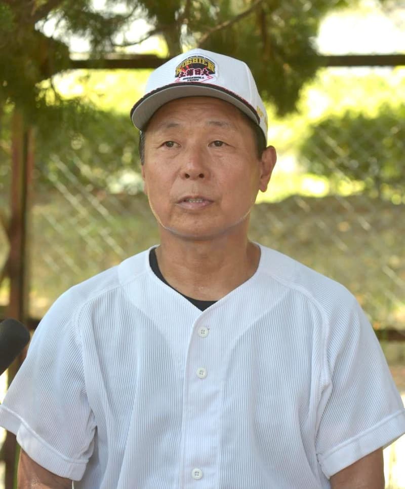 National high school baseball coach Kosuge of Tsuchiura Nihon University, Ibaraki, catches up in the second half