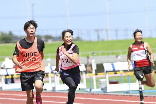 Visually Impaired Runners Run Fast at Ise Athletics Mie Sports Festival