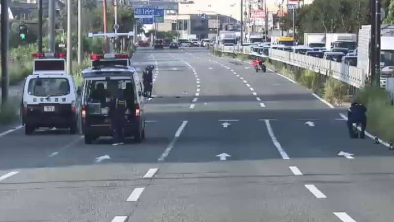 国道３号線でバイクにはねられ女性死亡　片側４車線の横断歩道ない場所　バイクの男性も搬送　福岡市