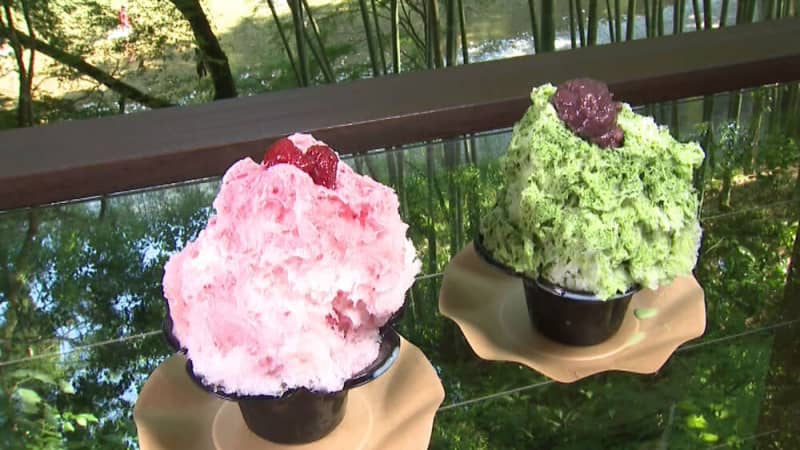 Full of coolness!“Natural shaved ice” in the clear stream of Akigawa Valley