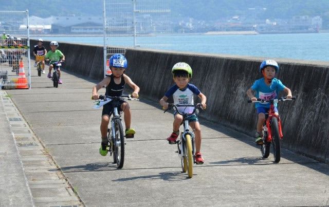 224 "Tetsujin" Elementary and Junior High School Students Fierce Competition Junior Triathlon in Kojima