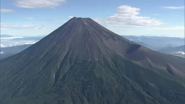 A man in his 60s is unable to move due to back pain and requests rescue at Mt. Fuji.