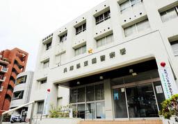 A 16-year-old boy from Osaka was arrested on suspicion of riding a motorcycle late at night in Kobe.