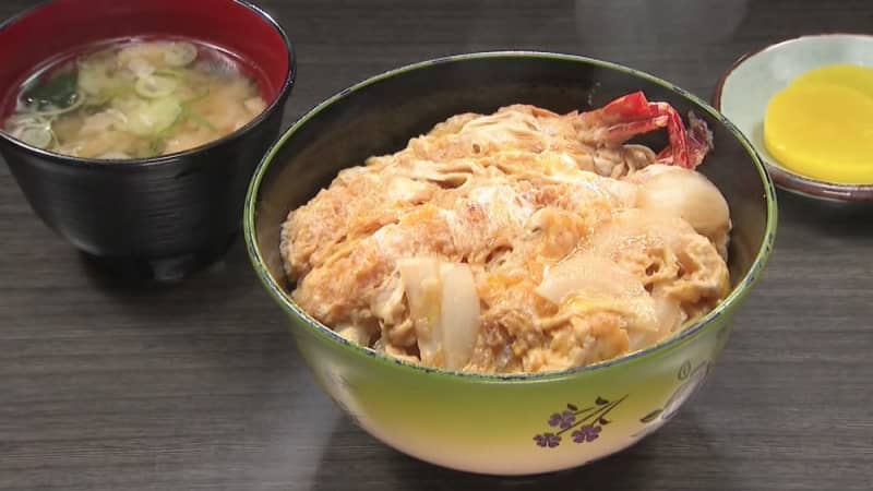A popular restaurant with lines in Furano, the hearty “Ebi-don”