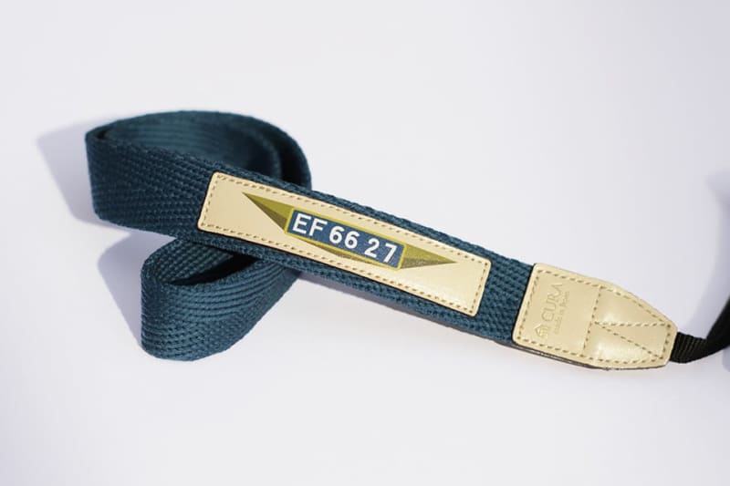鉄道ファンに大人気の電気機関車「EF66 27」エンブレム付きカメラ・スマホストラップが限定販売