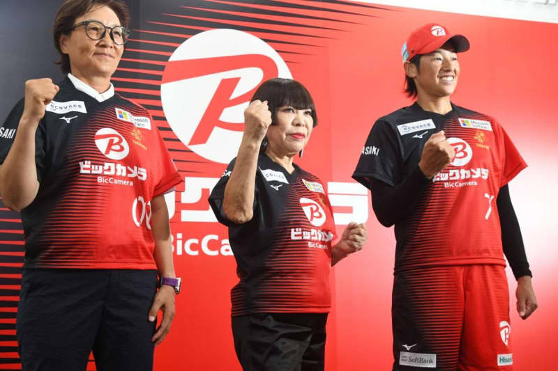 Softball Bic Camera announces new uniform designed by Junko Koshino Yukiko Ueno "I feel a sense of unity...