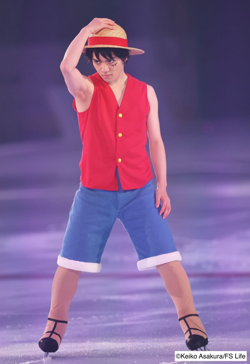 Shoma Uno as Luffy! "One Piece on Ice" Mook full of photos!