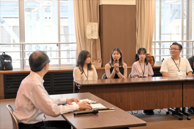 University students propose to disseminate information about Fukushima Prefecture Study tour participants meet with the governor