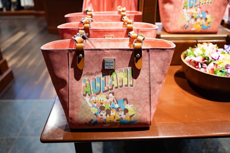 [Disney x Dooney & Bourke] “Extremely cute collaboration bag” available in Hawaii…