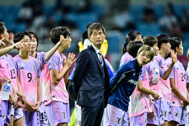 The world's women's soccer [Nadeshiko Japan] has grown into "something worth watching even if you pay an admission fee that is not cheap".
