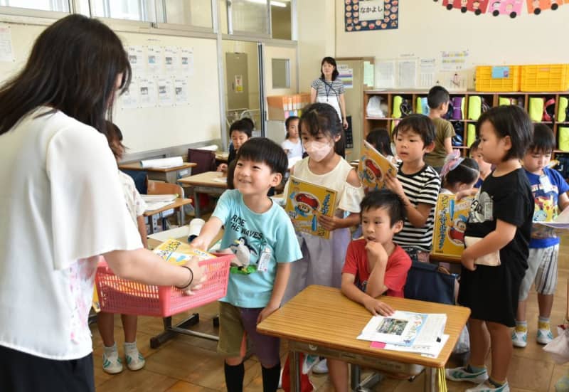 Classes resume early Elementary and junior high schools in Moriya, Ibaraki Measures against heat when going to school