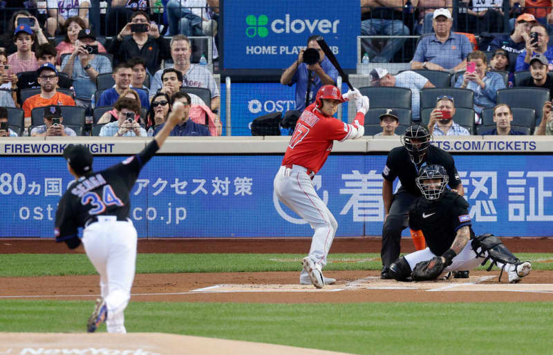 Shohei Ohtani vs Kodai Senga First Major Showdown!Ohtani hits second base over the right