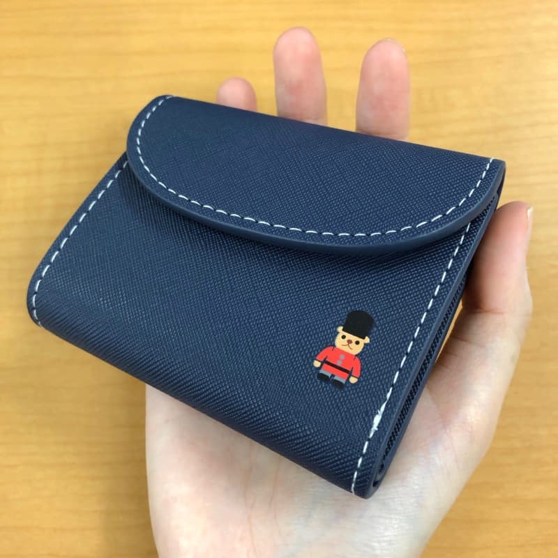 Cute Buckingham Bear!An excellent mini wallet that fits in one hand