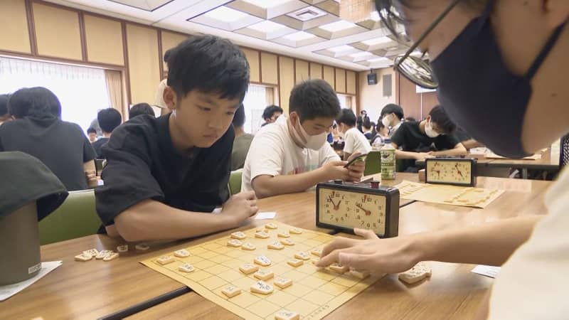 Aiming for Sota Fujii's seven crowns from his hometown "Children's Shogi Tournament" in which 123 elementary and junior high school students participate "In the future, I will become a master ...