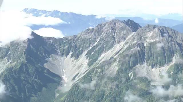 北アルプスなどで遭難相次ぐ　奥穂高岳で東京の女性　鹿島槍ヶ岳で大阪の男性が滑落　骨折の重傷