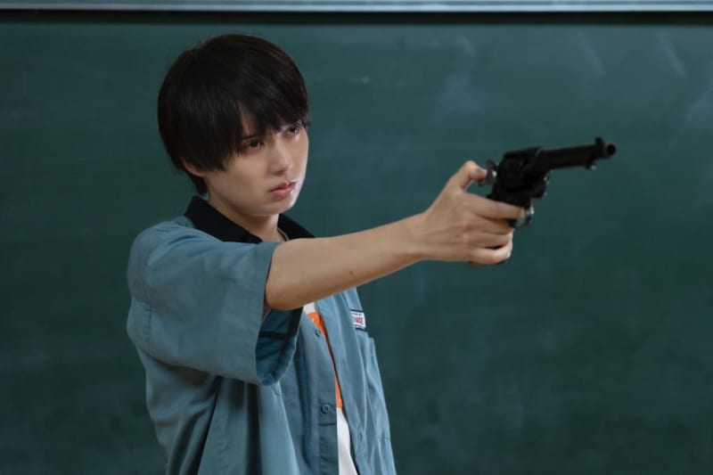 Nezu (Mizuki Inoue) interrogates her friends one by one.