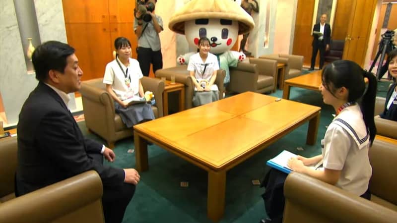 ``Expanding the possibilities of high school students'' executive committee reports the end of the Sobunsai to the governor Kagoshima Prefecture