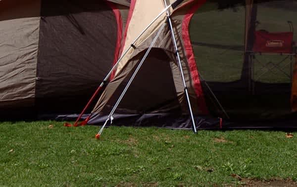 What is the correct way to use the “free metal fittings”…!? Is the position on the tent side?Or peg side?