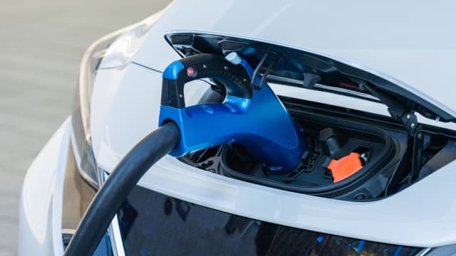 Stocks related to EV cars have made good financial results and their full-year forecasts have been revised upwards.
