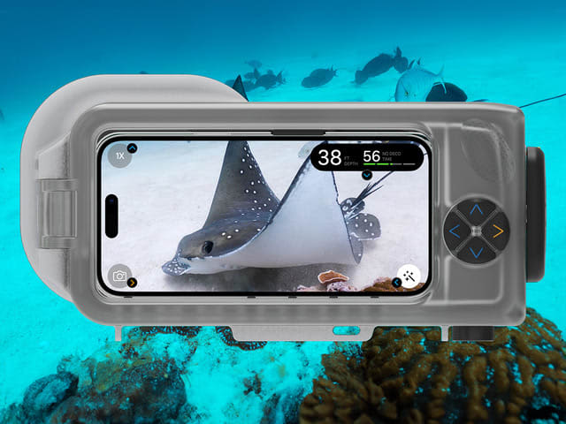 水深60mまで潜れるiPhone向け防水ハウジング　水中カメラ兼ダイブコンピューターに