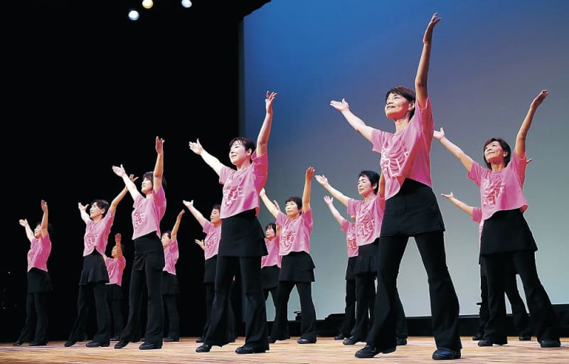 Dancing, playing, and showing off with a smile Culture festival, stage presentation begins