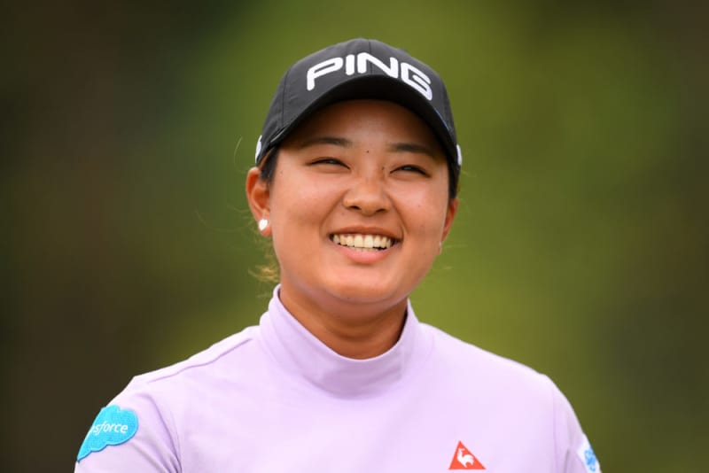 [Women's Golf] Ai Suzuki maintains her sole lead, but it's a crowded battle, with Kokona Sakurai 1 stroke behind and Sakura Kobuki 2 strokes behind... Golf...