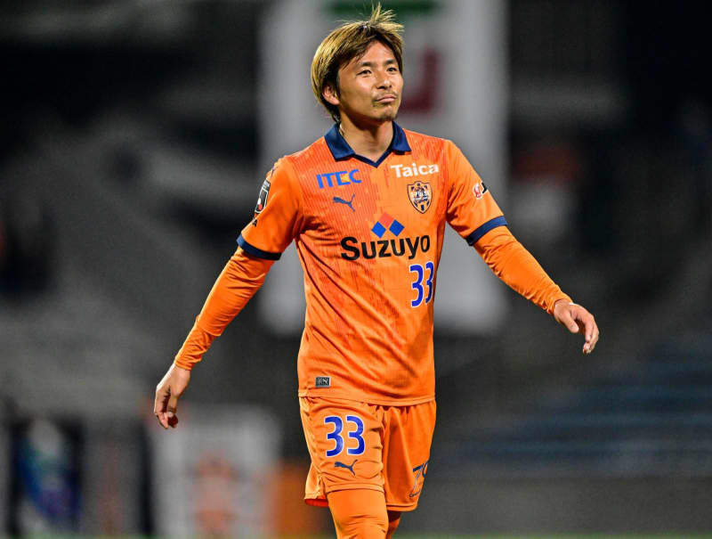"Amazing faces" "As expected of a broad face" Takashi Inui's gorgeous 4 shots including Mana Iwabuchi are a hot topic! "Lovely…