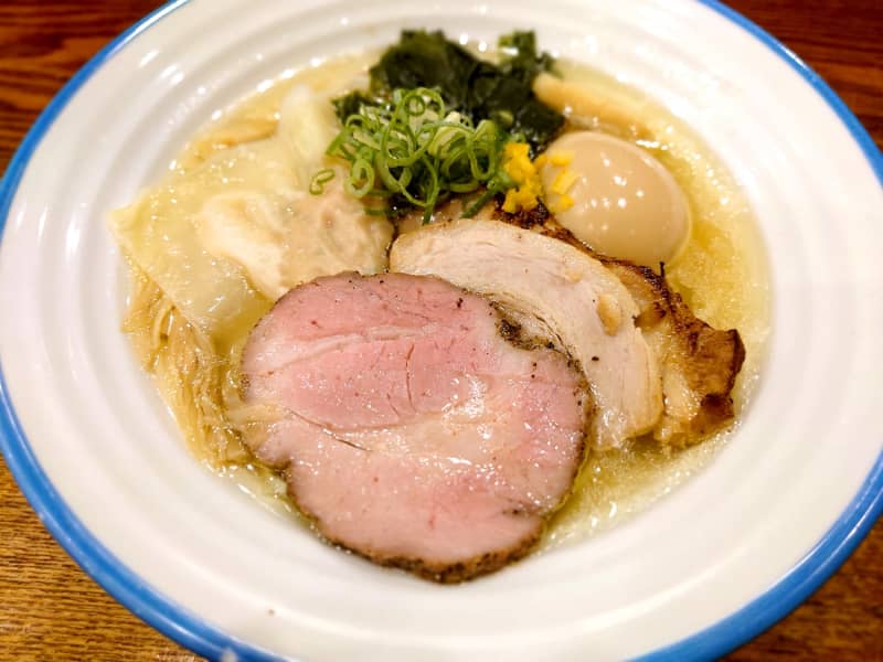 新宿御苑『麺宿 志いな』。志高く、最高のバランスで仕上げた鶏と魚介のラーメン
