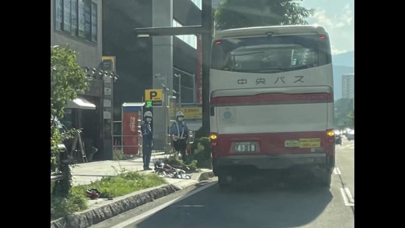路線バスと自転車が衝突　自転車の２０代男性がけが　意識あり　札幌市中央区の国道