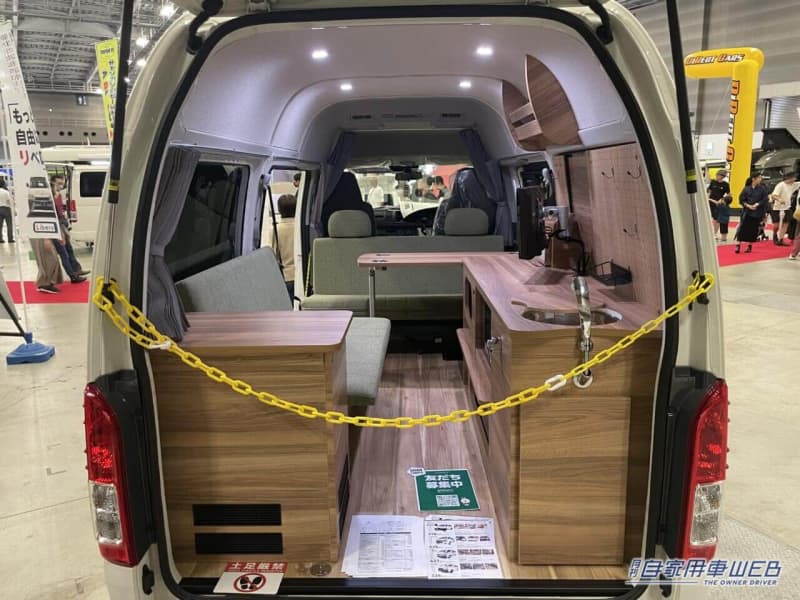Light green and wood grain are beautiful healing system!Camper based on Toyota Hiace