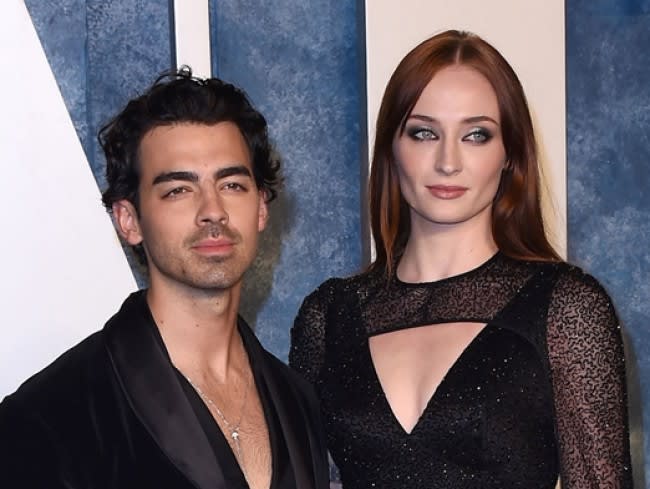 What about the Oshidori couple?Joe Jonas and Sophie Turner are divorcing
