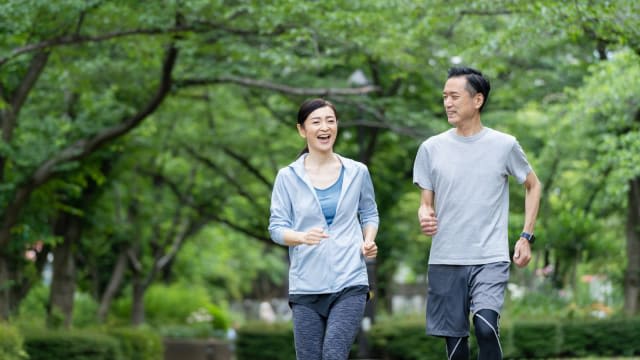 What are the average annual income, savings, and living expenses of couples in their 50s living in Tokyo? [2023 version]
