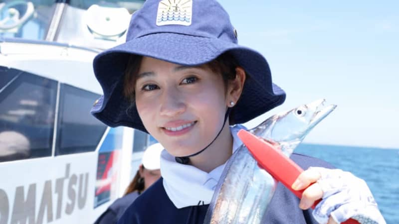[After all, I like fishing! ] Close to Atsuko Maeda's actual fishing! "I'm scared of big fish. But I want to catch them!"