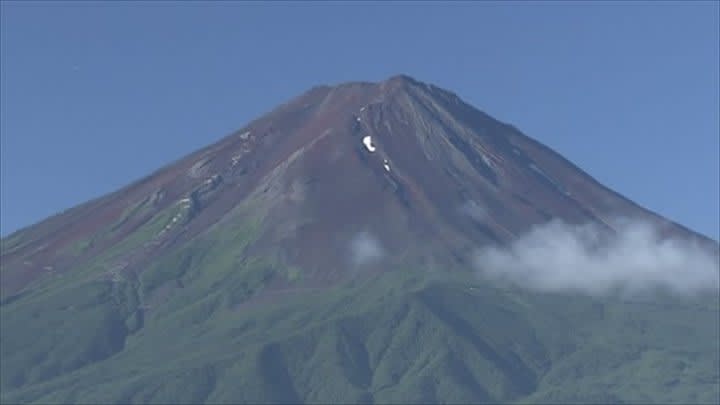 Bullet climbing or missing foreign man on Mt. Fuji gets lost while climbing a route that is off the mountain trail