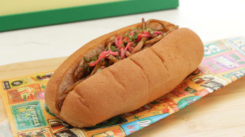 "Ota Yakisoba Bread" at Lawson Store XNUMX Reproduces Thick Noodles and Aosa