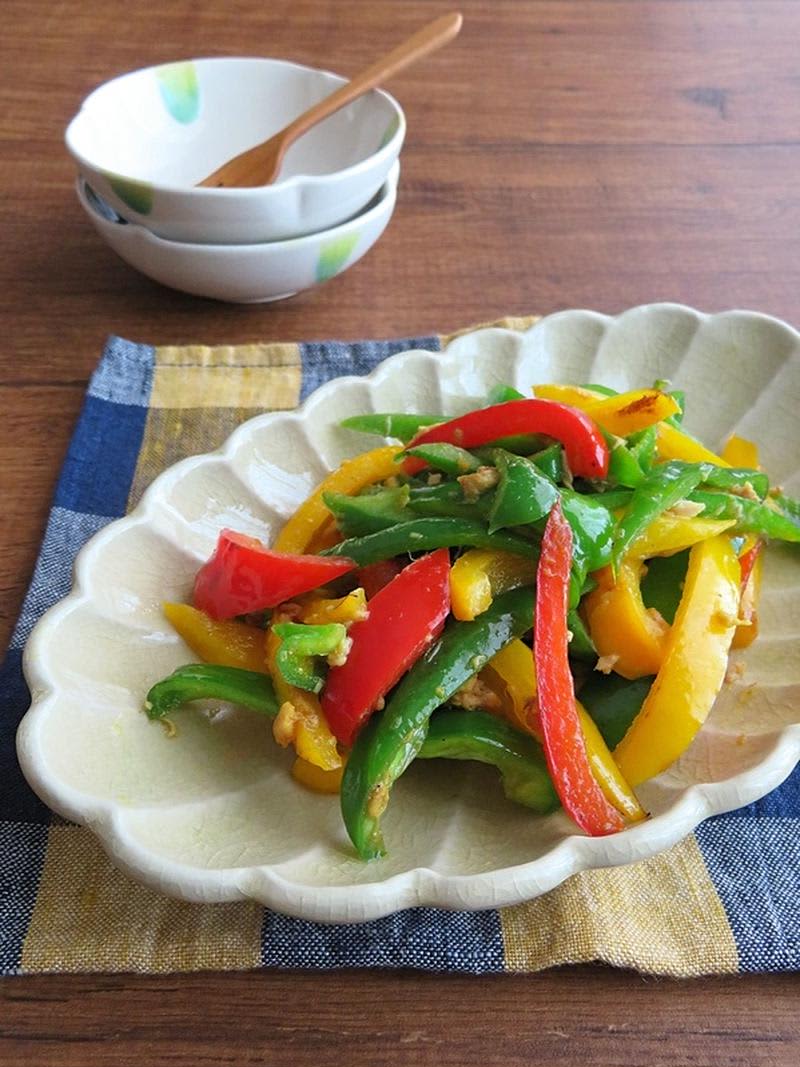 If you are wondering about one more item, this is it! Easy stir-fry of “paprika x tuna”
