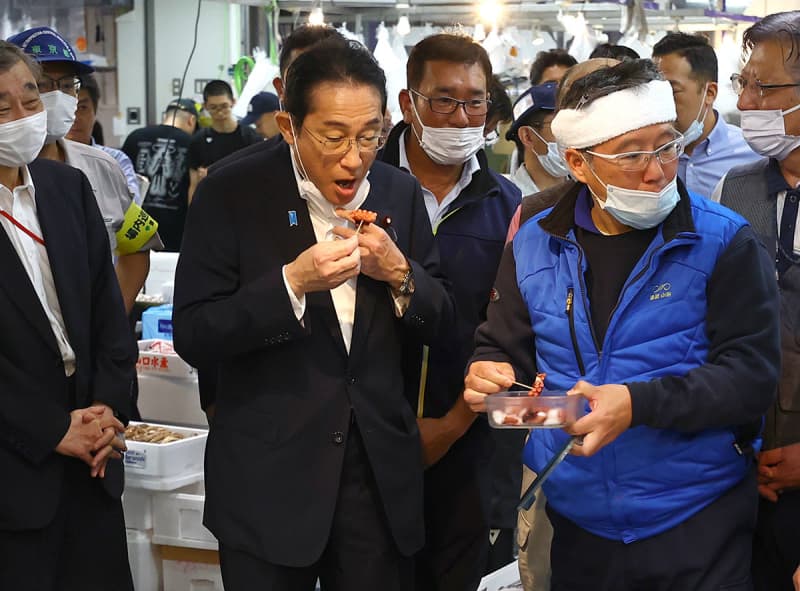 Prime Minister Kishida's repeated "eat and cheer" criticism gathers... Consumption expenditures have fallen for five consecutive months, saying, "I can't eat such a gorgeous meal...