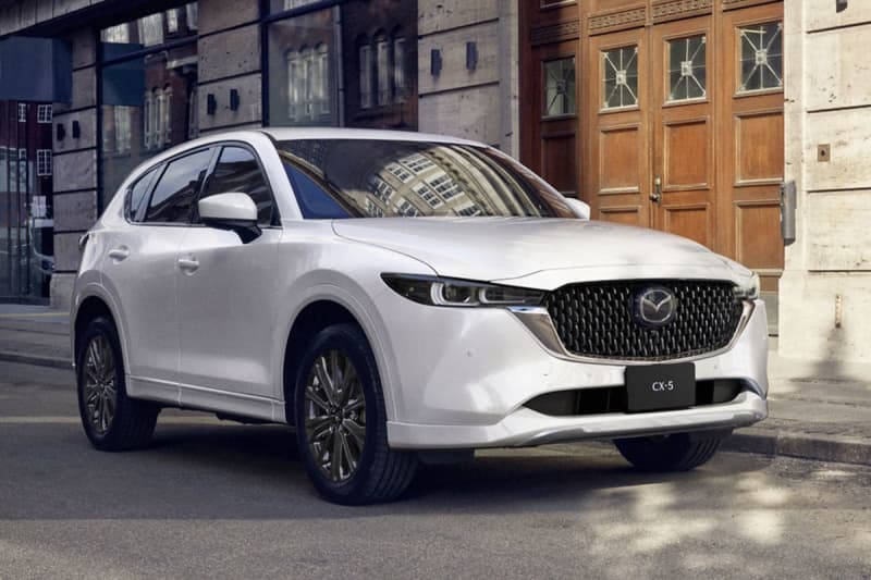 Product improvements to Mazda's core car model CX-5 - highlighting the character and reviewing equipment at the same time