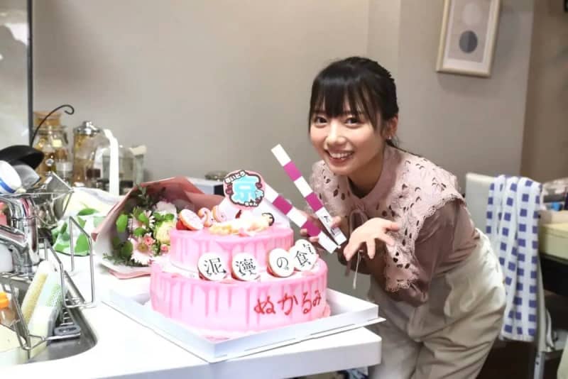Celebrating Kyoko Saito's birthday at the filming site of "Mud Dining Table"!