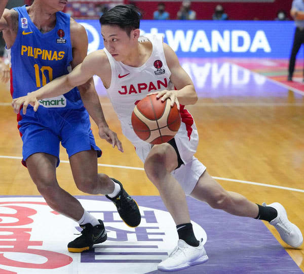 Basketball Yuki Kawamura's experience in multiple sports, from baseball to judo to sumo, is now a common feature among top athletes.