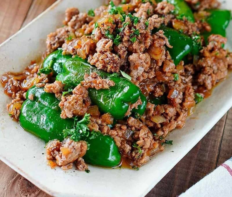 The rice is delicious! Addictive side dish of “green pepper x minced meat”