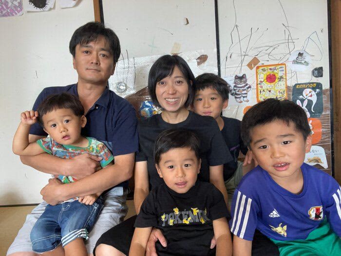 Mom of 4 boys is currently pregnant with her 5th child!Comedian Komochi Konbu Takeda.Balancing work and childcare is “…