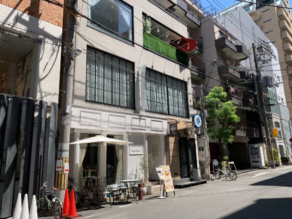 [Osaka/Horie] Elegant brunch time at the stylish white cafe "SUMMER WINE"