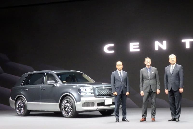 [Toyota] The new Century is now available as a crossover wagon
