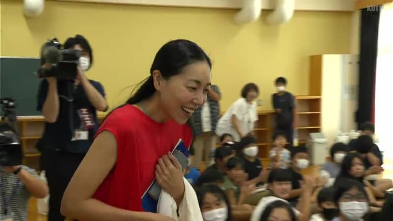「生まれてきたみんなが表現者」映画監督の安藤桃子さんが小学校で出前授業